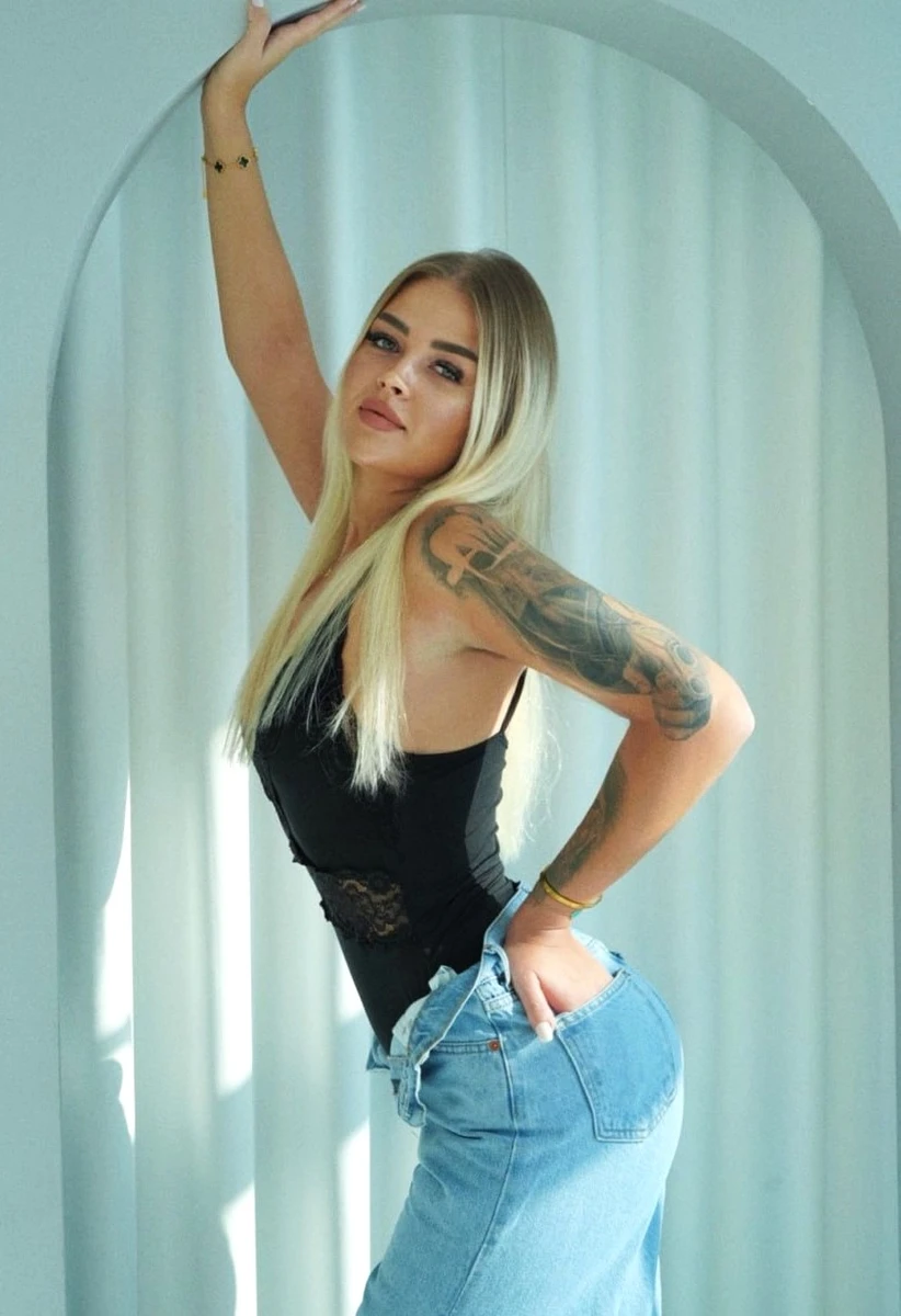 Afina escort in London