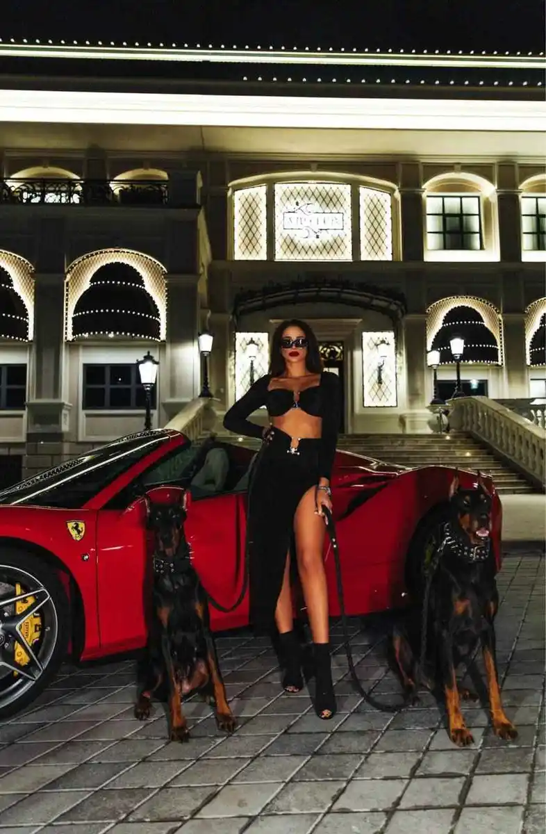 Afina escort in London