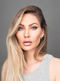 Aksena escort in London