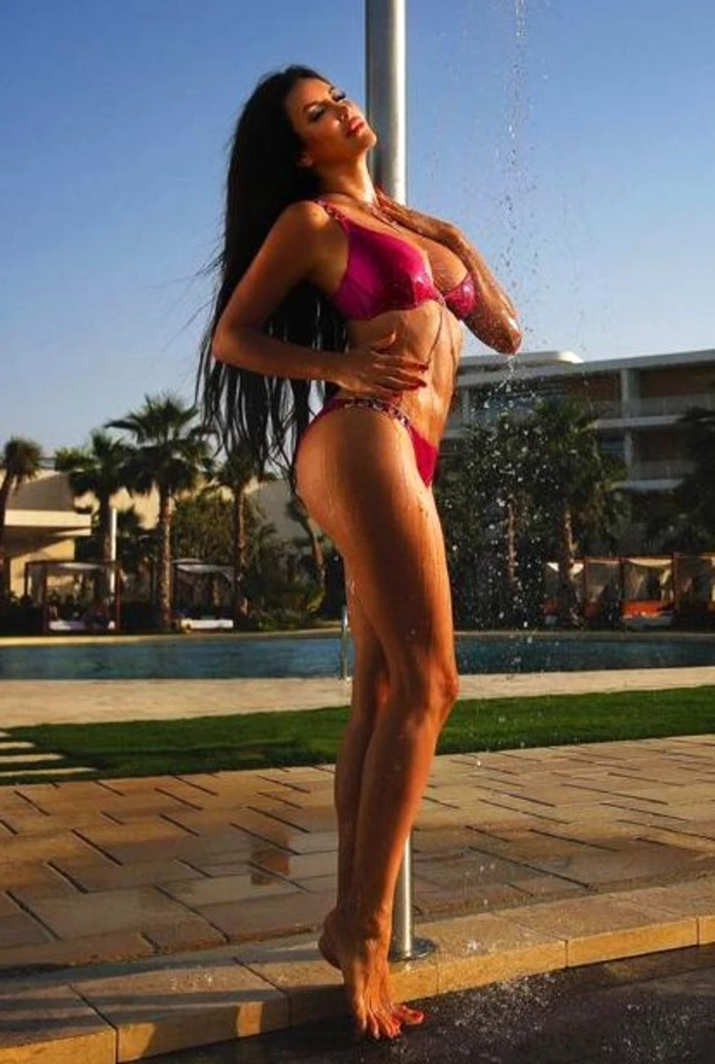 Alisa escort in London