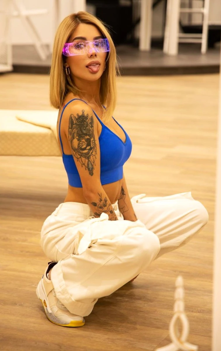 Angela escort in London