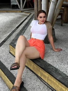 Caroline escort in London