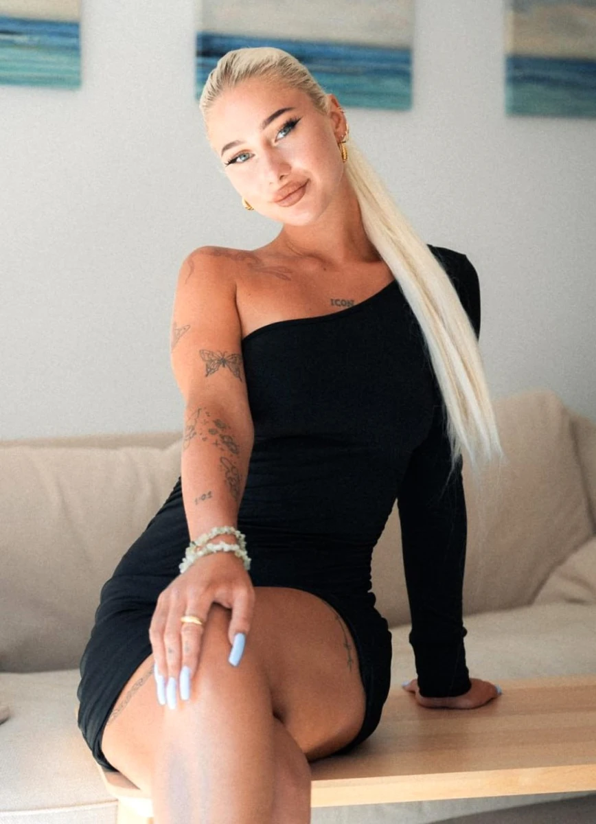 Elina escort in London