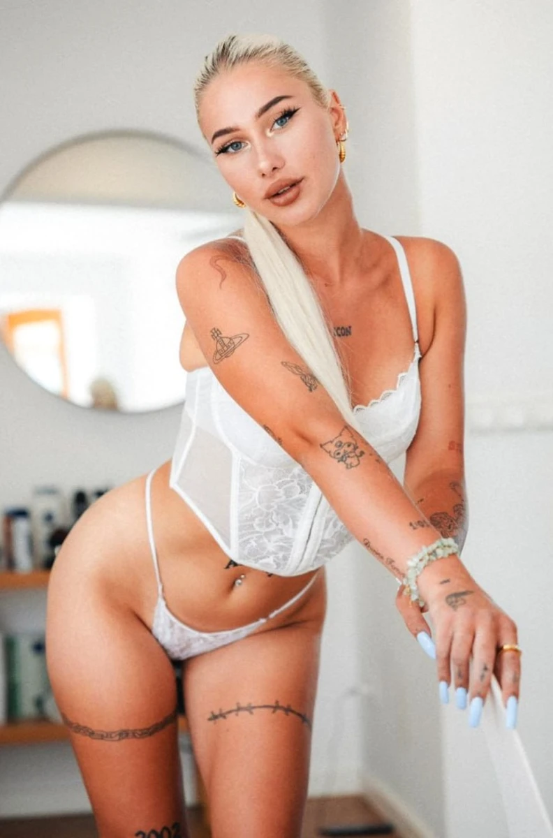 Elina escort in London
