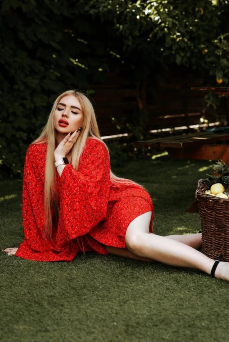 Inessa escort in London
