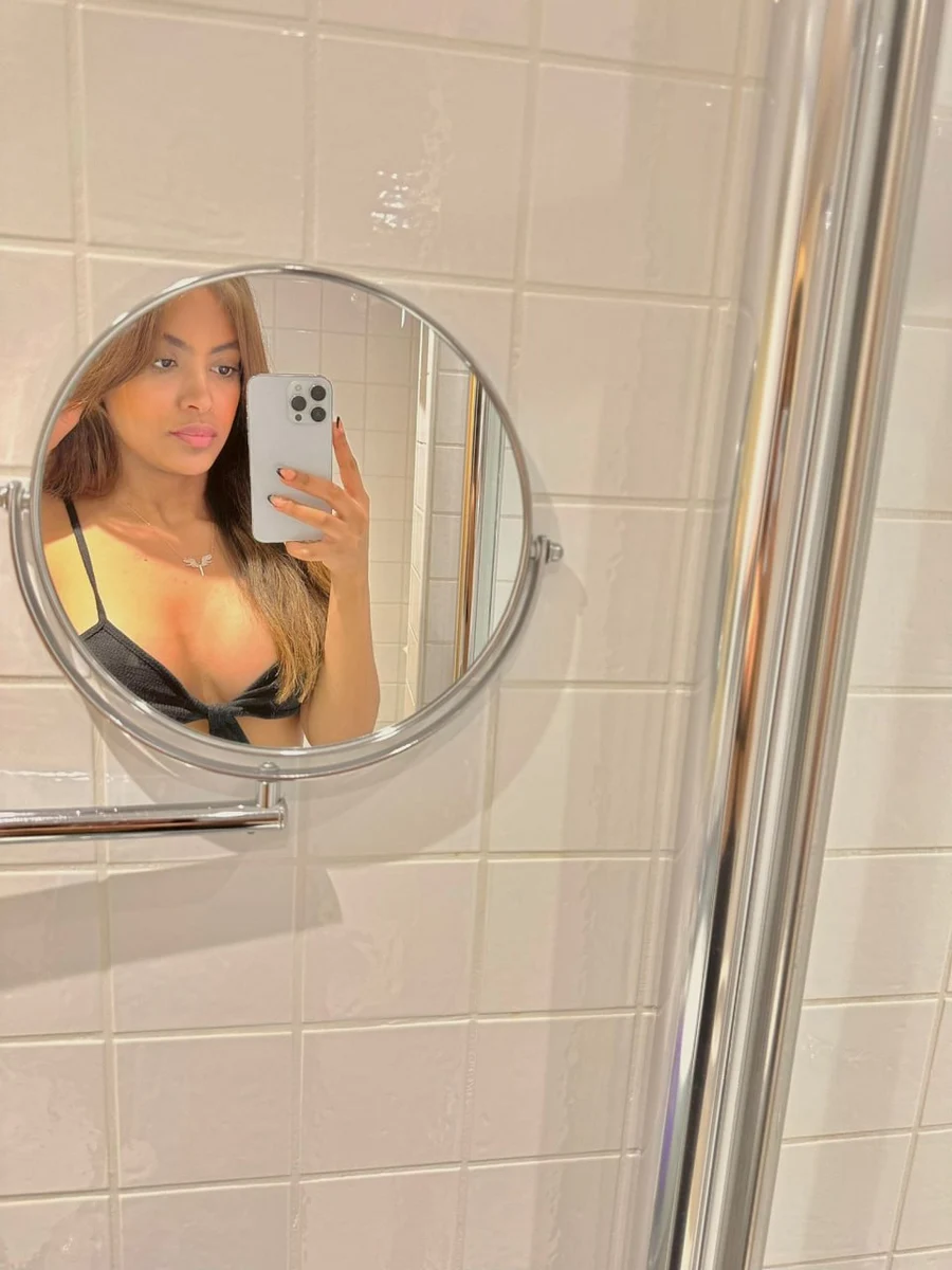 Julia escort in London