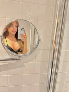 Julia escort in London