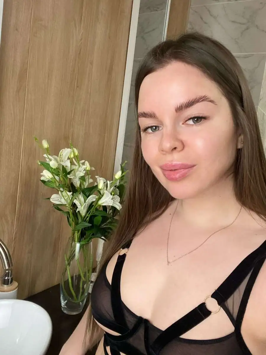 Leona escort in London