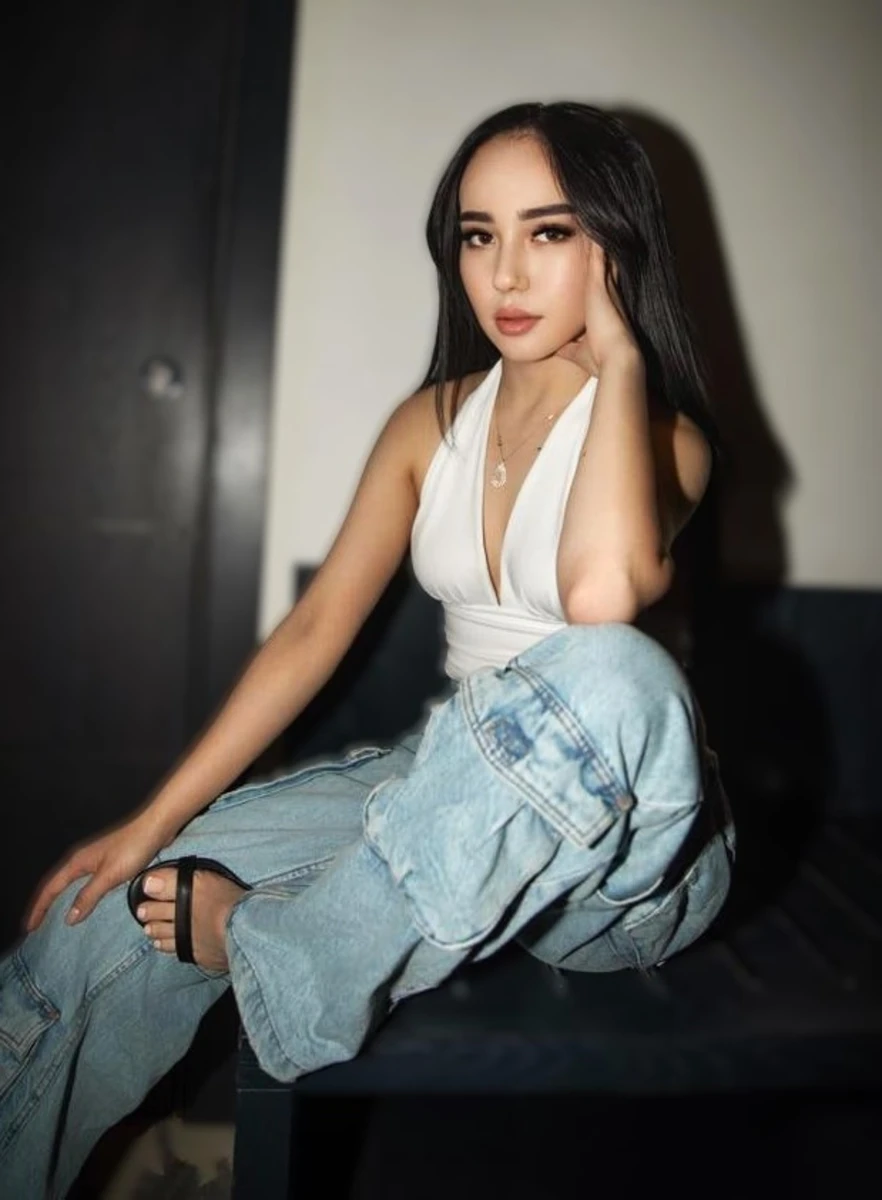 Malika escort in London