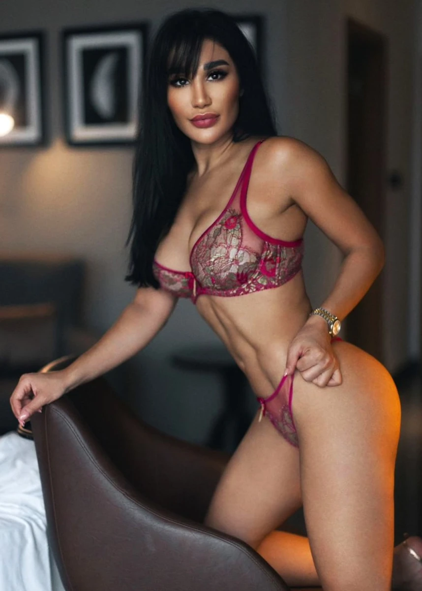 Mariyam escort in London