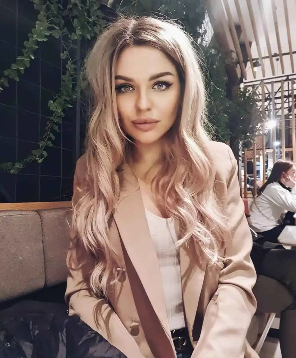 Masha escort in London