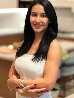 Mona escort in London