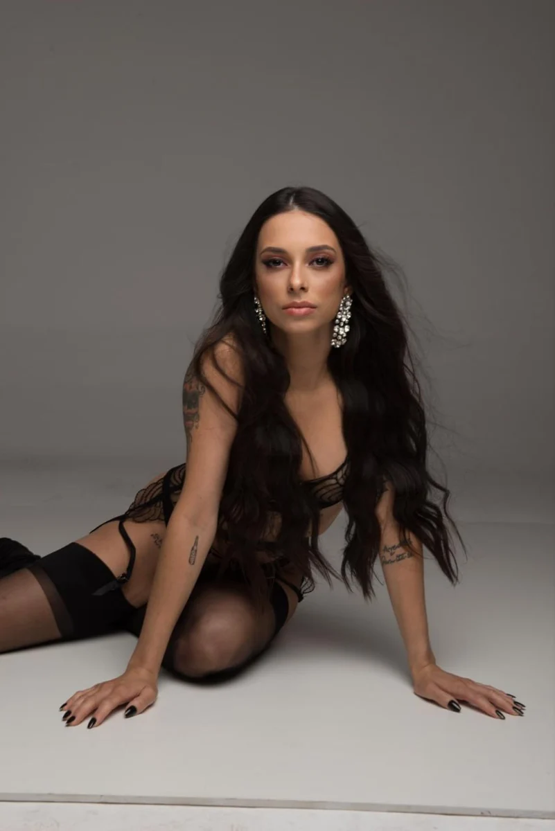 Monique escort in London