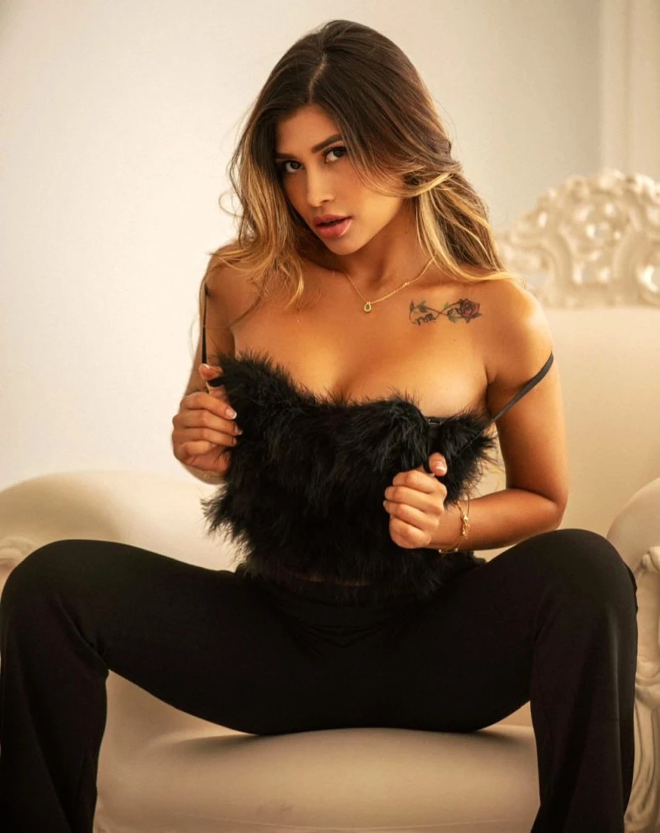 Sarita escort in London