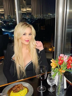 Sophia escort in London