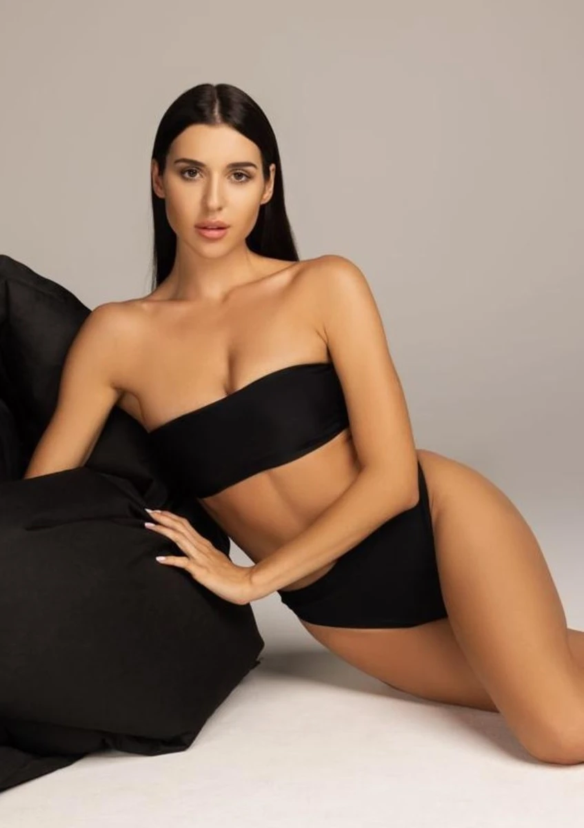 Victoria escort in London